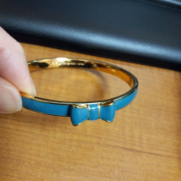 Bow Bracelet - Picture 3 of 4